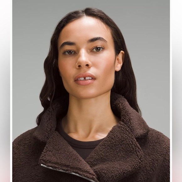 Lululemon Textured Fleece Jacket, Size 8. - Picture 4 of 6